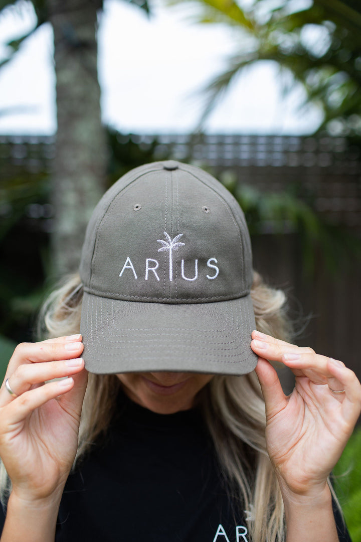 Organic cotton baseball cap with embroidered logo